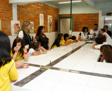Colégio Estadual Pio Lanteri, em Curitiba, recebendo alunos de escolas municipais para apresentar a equipe pedagógica, o sistema de organização e alguns ambientes do colégio. 