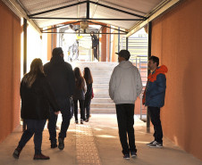 Representantes da Secretaria de Estado da Educação (SEED) se reuniram na manhã desta quinta-feira (11) com estudantes do Colégio Estadual Casemiro Karman, em Campo Largo (Região Metropolitana de Curitiba), para acompanhar o andamento das obras do novo prédio da escola, no bairro Rivabem. Esta é a segunda vistoria conjunta da SEED e estudantes na escola.
