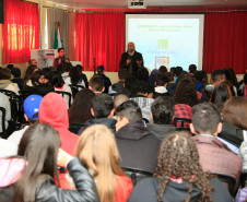 Estudantes do ensino médio de cinco escolas da rede estadual em Curitiba e Região Metropolitana participaram, ao longo desta semana, de uma série de palestras interativas e workshops sobre a transição da vida escolar para o mundo do trabalho e protagonismo social. Os encontros fazem parte do projeto Juventude Mais, ministrado pelo professor Marciano Cunha da Pontifícia Universidade Católica do Paraná (PUC-PR).