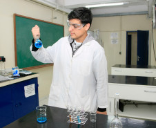 O comprometimento com os estudos também foi o diferencial para a classificação de Elizeu, que cursa o terceiro ano do ensino médio integrado ao curso técnico de Química no Centro Estadual de Educação Profissional (CEEP) de Curitiba, no bairro Boqueirão