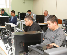 Serão realizadas nesta quarta-feira (17) as provas da Educação para Jovens e Adultos (EJA) online para quem quer concluir o ensino fundamental. Na foto, provas da EJA Online de 2015.