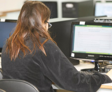 Serão realizadas nesta quarta-feira (17) as provas da Educação para Jovens e Adultos (EJA) online para quem quer concluir o ensino fundamental. Na foto, provas da EJA Online de 2015.