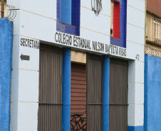 No bairro Seminário, também na Capital, a parceria entre o Colégio Estadual Nilson Baptista Ribas com a população resultou na revitalização do muro da escola, que ganhou pintura nova