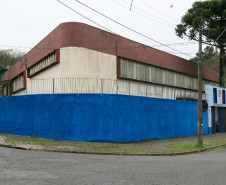 No bairro Seminário, também na Capital, a parceria entre o Colégio Estadual Nilson Baptista Ribas com a população resultou na revitalização do muro da escola, que ganhou pintura nova