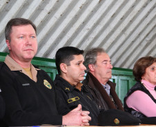 O Colégio Estadual Professora Albina Novak Muginoski, localizado no bairro Águas Claras, em Campo Largo, na Região Metropolitana de Curitiba (RMC), recebeu na tarde de sexta-feira 19) o projeto “Comemorando na escola: Polícia Militar e comunidade escolar juntas construindo um futuro melhor”.