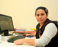 Lilian Adriane Ferreira Cardoso trabalha há pouco tempo como merendeira no Colégio Estadual Pedro Macedo, em Curitiba. Para ela o curso é uma oportunidade de adquirir conhecimentos teóricos que irão contribuir para o trabalho diário. “É um aprendizado importante, já que estou começando agora e não tenho muita experiência. O conhecimento teórico aliado à prática vai contribuir para a qualidade do nosso trabalho”, disse a profissional.