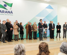 O governador Beto Richa homenageou nesta terça-feira (23), no Palácio Iguaçu, em Curitiba, os 8.957 aposentados do serviço público estadual que encerraram as carreiras no período de 2014 e 2015. Deste grupo, 20 receberam pessoalmente a Menção Honrosa.