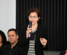A Secretaria de Estado da Educação iniciou nesta terça-feira (23) a entrega da segunda edição do Prêmio Gestão CAF a escolas da rede estadual que são destaque na área de gestão. Nesta edição serão premiadas escolas dos Núcleos Regionais de Educação de Guarapuava, Pitanga, Toledo, Assis Chateaubriand, Goioerê, Cianorte, Pato Branco, Francisco Beltrão, Dois Vizinhos, Ibaiti, Wenceslau Braz e Cornélio Procópio.

Nesta terça-feira foram premiadas as escolas da regional de Goioerê. 