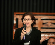 A Secretaria de Estado da Educação iniciou nesta terça-feira (23) a entrega da segunda edição do Prêmio Gestão CAF a escolas da rede estadual que são destaque na área de gestão. Nesta edição serão premiadas escolas dos Núcleos Regionais de Educação de Guarapuava, Pitanga, Toledo, Assis Chateaubriand, Goioerê, Cianorte, Pato Branco, Francisco Beltrão, Dois Vizinhos, Ibaiti, Wenceslau Braz e Cornélio Procópio.

Nesta terça-feira foram premiadas as escolas da regional de Goioerê. 