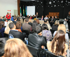 A Secretaria de Estado da Educação iniciou nesta terça-feira (23) a entrega da segunda edição do Prêmio Gestão CAF a escolas da rede estadual que são destaque na área de gestão. Nesta edição serão premiadas escolas dos Núcleos Regionais de Educação de Guarapuava, Pitanga, Toledo, Assis Chateaubriand, Goioerê, Cianorte, Pato Branco, Francisco Beltrão, Dois Vizinhos, Ibaiti, Wenceslau Braz e Cornélio Procópio.

Nesta terça-feira foram premiadas as escolas da regional de Goioerê. 