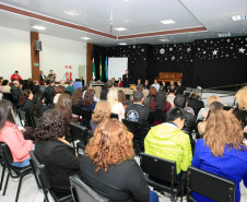 A Secretaria de Estado da Educação iniciou nesta terça-feira (23) a entrega da segunda edição do Prêmio Gestão CAF a escolas da rede estadual que são destaque na área de gestão. Nesta edição serão premiadas escolas dos Núcleos Regionais de Educação de Guarapuava, Pitanga, Toledo, Assis Chateaubriand, Goioerê, Cianorte, Pato Branco, Francisco Beltrão, Dois Vizinhos, Ibaiti, Wenceslau Braz e Cornélio Procópio.

Nesta terça-feira foram premiadas as escolas da regional de Goioerê. 