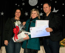 Segundo a diretora Neiva Grigio Gindri, do Colégio Estadual Olavo Bilac (em Ubiratã), que ficou em segundo lugar, a premiação é resultado da participação da comunidade nas decisões diárias da escola. “Aqui pautamos muito o respeito, a opinião e a participação de todos na administração financeira e pedagógica, por isso nosso trabalho está sendo coroado com esse prêmio”, disse Neiva.