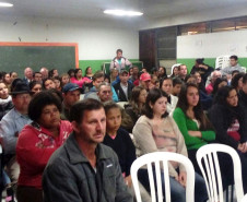 O programa Escola 1000, organizado pela Casa Civil do Governo do Paraná e a Secretaria de Estado da Educação, será lançado no dia 27 de setembro pelo governador Beto Richa, no Palácio Iguaçu, em Curitiba, mas as escolas contempladas já estão mobilizando a comunidade para definir a melhor forma de aplicar o dinheiro. Na foto, atividade do NRE de Ivaiporã.