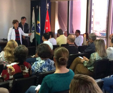 O programa Escola 1000, organizado pela Casa Civil do Governo do Paraná e a Secretaria de Estado da Educação, será lançado no dia 27 de setembro pelo governador Beto Richa, no Palácio Iguaçu, em Curitiba, mas as escolas contempladas já estão mobilizando a comunidade para definir a melhor forma de aplicar o dinheiro. Na foto, atividade do NRE de Londrina.