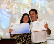 A diretora Telma Odileia Veridiano, do Colégio Estadual do Campo Alto Alegre, de Terra Roxa, destacou a importância de todos os estudantes, professores e funcionários que já passaram pela unidade, terceiro lugar na premiação. “Esse é um momento de gratidão e reconhecimento a todos os alunos, professores, funcionários e membros da comunidade escolar que fizeram a gestão da nossa escola”, lembrou.