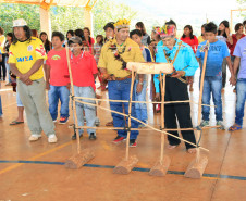 A Escola Estadual Indígena Kuaa Mbo’E, de Diamante do Oeste, é destaque na preservação da cultura guarani e na participação constante da comunidade do dia a dia da escola. Esse empenho e organização rendeu à escola o segundo lugar no Prêmio Gestão CAF entre as escolas pertencentes ao Núcleo de Educação de Toledo. O prêmio valoriza a gestão participativa.