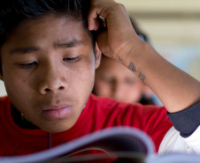 A Escola Estadual Indígena Kuaa Mbo’E, de Diamante do Oeste, é destaque na preservação da cultura guarani e na participação constante da comunidade do dia a dia da escola. Esse empenho e organização rendeu à escola o segundo lugar no Prêmio Gestão CAF entre as escolas pertencentes ao Núcleo de Educação de Toledo. O prêmio valoriza a gestão participativa.