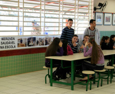Duas vezes por mês a direção do Colégio Estadual Presidente Roosevelt, em Guaíra, no Oeste do Estado, tem um encontro marcado para ouvir as reivindicações e opiniões dos estudantes sobre projetos pedagógicos e investimentos dos recursos públicos que chegam à escola