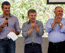 Os 500 alunos e os professores do Colégio Estadual Pato Bragado, do município de mesmo nome, no Oeste do Paraná, receberam nesta sexta-feira (02) o novo prédio da escola, que tem mais espaço e oferece mais conforto para o dia a dia de estudos e atividades. O governador Beto Richa esteve em Pato Bragado para, junto com a secretária de Estado da Educação, professora Ana Seres, entregar a nova estrutura, que tem 2,95 mil metros quadrados e é fruto de investimento de R$ 3,64 milhões. 