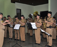 A comunidade escolar do Colégio Estadual São Sebastião, no bairro Umbará, em Curitiba, recebeu nesta terça-feira (13) a Banda da Polícia Militar do Paraná. A visita integra as comemorações dos 162 anos da Corporação, que incluem diversas apresentações socioculturais promovidas pela PM nas escolas até outubro.