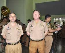 As atividades intensificam o trabalho já realizado pela corporação junto à comunidade. “Aproveitamos o momento de aniversário da PM, ocorrido no mês de agosto, para iniciar essas apresentações da banda de música e de orientação sobre os serviços especializados. A intenção é aproximar ainda mais a Polícia Militar da comunidade escolar”, ressaltou o tenente-coronel da PM, Vanderley Rothenburg (direita).
