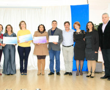 As escolas da rede estadual pertencentes ao Núcleo Regional de Educação de Pitanga, na região central do Paraná, que apresentaram os melhores resultados na execução de projetos pedagógicos e aplicação eficiente dos recursos públicos foram contempladas nesta quinta-feira (15) com o Prêmio de Gestão da Secretaria de Estado da Educação. Na quarta-feira foram premiadas as escolas do Núcleo Regional de Guarapuava.