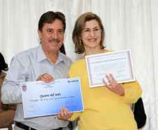 A diretora Maria Solange Tomen, do Colégio Estadual do Campo Aurélio Buarque de Holanda, de Pitanga, que ficou em segundo lugar, destacou o envolvimento da comunidade e, principalmente, dos alunos nas ações desenvolvidas pela escola. “Temos que agradecer muito porque conseguimos construir uma família em nossa escola, graças ao envolvimento de toda a comunidade, e esse prêmio é a prova de que juntos podemos fazer sempre mais”, disse Solange.