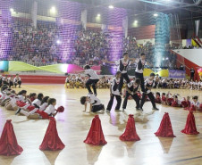 Há 10 anos, os estudantes do Colégio Estadual Iglea Grollmann, em Cianorte, no Noroeste do Estado, ganharam atividades diferenciadas no currículo das aulas do turno complementar, que fortaleceram a identificação deles com a escola. A aproximação garantiu melhores resultados no Índice de Desenvolvimento da Educação Básica (Ideb), no combate à evasão escolar e na participação efetiva da comunidade escolar.