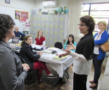 Há 10 anos, os estudantes do Colégio Estadual Iglea Grollmann, em Cianorte, no Noroeste do Estado, ganharam atividades diferenciadas no currículo das aulas do turno complementar, que fortaleceram a identificação deles com a escola. A aproximação garantiu melhores resultados no Índice de Desenvolvimento da Educação Básica (Ideb), no combate à evasão escolar e na participação efetiva da comunidade escolar.