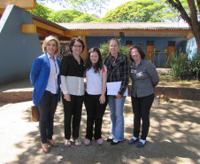 Há 10 anos, os estudantes do Colégio Estadual Iglea Grollmann, em Cianorte, no Noroeste do Estado, ganharam atividades diferenciadas no currículo das aulas do turno complementar, que fortaleceram a identificação deles com a escola. A aproximação garantiu melhores resultados no Índice de Desenvolvimento da Educação Básica (Ideb), no combate à evasão escolar e na participação efetiva da comunidade escolar.