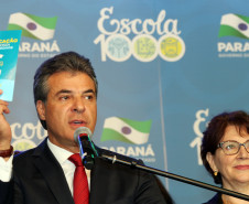 O governador Beto Richa lançou nesta terça-feira (27) o programa Escola 1000, que vai destinar R$ 100 milhões para mil escolas da rede pública estadual realizarem obras de reformas e melhorias