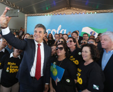 O governador Beto Richa lançou nesta terça-feira (27) o programa Escola 1000, que vai destinar R$ 100 milhões para mil escolas da rede pública estadual realizarem obras de reformas e melhorias