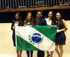 Além de Desireé Silva Leão e Ana Gabriele Hernandes de Arruda, a rede estadual também é representada pelos estudantes Vinicius Eduardo Gonçalves, também do Colégio Estadual Albino Feijó Sanches, Bruna Becher Borçatto (Colégio Estadual Dois Vizinhos), e Maria Eduarda Moraes Rissato, do Colégio Estadual Eron Domingues, de Toledo.