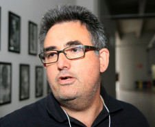 O diretor José de Alencar Rocha Loures Junior, do Colégio Estadual Francisco Carneiro Martins, também de Guarapuava, acredita que o programa vai facilitar a aplicação correta e eficiente dos recursos da escola. “É um programa fantástico que vai facilitar muito o trabalho dos diretores e também contribuir para aproximar a comunidade da gestão escolar porque ela vai perceber que os recursos públicos que chegam à escola estão ficando no município”, lembrou Alencar.
