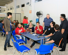 Diretores e as equipes financeiras das 59 escolas estaduais pertencentes ao Núcleo Regional de Educação de Guarapuava, na região Central do Estado, se reuniram nesta sexta-feira (30) com pequenos empresários e fornecedores da região na primeira rodada de negociação para compra de materiais e contratação de serviços pelas unidades escolares.