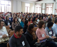 O Núcleo Regional de Educação (NRE) de Ponta Grossa reúne, nesta sexta-feira (30), os secretários das 133 escolas da região. Os profissionais participam de um treinamento sobre questões administrativas.