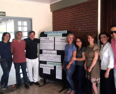 A gestão financeira descentralizada, aliada a projetos pedagógicos, rendeu ao Colégio Estadual Emílio de Menezes, do município de Japurá, no Noroeste do Estado, o primeiro lugar no Prêmio de Gestão entre as escolas pertencentes ao Núcleo de Educação de Cianorte.