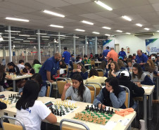 A gestão financeira descentralizada, aliada a projetos pedagógicos, rendeu ao Colégio Estadual Emílio de Menezes, do município de Japurá, no Noroeste do Estado, o primeiro lugar no Prêmio de Gestão entre as escolas pertencentes ao Núcleo de Educação de Cianorte.