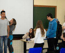 A Secretaria de Estado da Educação iniciou nesta semana a avaliação nutricional de 1,1 milhão de alunos da rede estadual de ensino. O levantamento é feito pelos professores de Educação Física, que verificam o peso e a altura (avaliação antropométrica) dos estudantes, além de monitorar casos de necessidades alimentares nutricionais diferenciadas, como diabetes, doença celíaca e intolerância à lactose.