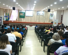 A Secretaria de Estado da Educação entregou nesta segunda-feira (10), em Assis Chateaubriand (Oeste do Estado), o Prêmio de Gestão às escolas que desenvolvem projetos pedagógicos inéditos e incentivam a participação da comunidade na administração financeira. A premiação faz parte do programa Minha Escola Tem Ação (Meta), que tem como objetivos reduzir os índices de evasão e elevar a qualidade do ensino por meio da gestão escolar participativa.