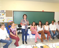 Todos os dias os estudantes do Colégio Estadual Humberto de Castelo Branco, do município de Jesuítas (Oeste do Estado), possuem uma atividade diferente no contraturno escolar, período em que não estão em sala de aula. As aulas extras são desenvolvidas em parceria com instituições de ensino da região e comunidade, e atendem semanalmente cerca de 400 alunos em condição de vulnerabilidade social.