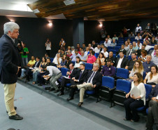 O secretário da Fazenda Mauro Ricardo também apresentou um levantamento feito em todo o País para verificar quais Estados estão concedendo reajustes e quem pagará em dia o 13º salário