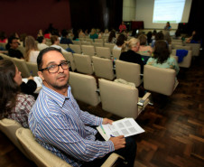As orientações do encontro serão repassadas às equipes dos núcleos de educação, aos professores que atuam no atendimento especializado nas escolas estaduais que ofertam a modalidade e às secretarias municipais de ensino. “É preciso que todos entendam que o trabalho precisa ser unificado, planejado e integrado entre todas as instâncias envolvidas com a educação especial”, disse Maurício Ângelo dos Santos, do Núcleo Regional de Educação de Paranavaí (Noroeste do Estado).