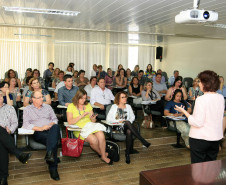 A secretária de Estado da Educação, professora Ana Seres, reuniu em Curitiba nesta terça (8) e quarta-feira (9) os 32 chefes dos Núcleos Regionais da Educação para alinhar as ações administrativas após o encerramento da greve dos professores e as invasões, que estão reduzindo. A intenção é garantir que a volta às aulas e a rotina escolar ocorram com tranquilidade.