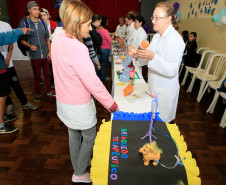 Os estudantes do 3° período do curso técnico em enfermagem do Colégio Estadual Guido Straube, em Curitiba, desenvolveram uma metodologia inédita para auxiliar no tratamento de saúde de crianças e adolescentes e retribuir à comunidade escolar os conhecimentos obtidos durante a formação
