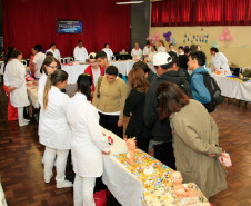 Os estudantes do 3° período do curso técnico em enfermagem do Colégio Estadual Guido Straube, em Curitiba, desenvolveram uma metodologia inédita para auxiliar no tratamento de saúde de crianças e adolescentes e retribuir à comunidade escolar os conhecimentos obtidos durante a formação