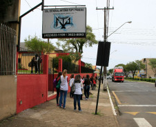 O Governo do Estado depositou mais R$ 3,8 milhões diretamente na conta das escolas da rede pública estadual. O dinheiro refere-se à nona cota consumo do programa Fundo Rotativo da Secretaria de Estado da Educação e já está disponível para ser utilizado para a compra de materiais usados no dia a dia dos colégios.<br />
<br />
Este ano, mais de R$ 60 milhões já foram repassados às escolas por meio do Fundo Rotativo.