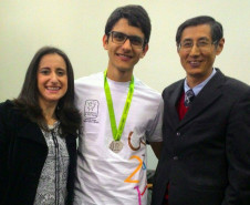 Os estudantes que conquistaram as medalhas de prata e bronze foram premiados entre junho e agosto deste ano em cerimônias regionais no Estado. Na foto, evento do NRE Wenceslau Braz.