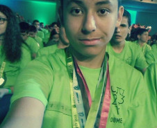 O estudante João Vinicius Primaki, 15 anos, do 2° ano do Colégio Estadual General Carneiro, em Roncador, na região Central do Estado, ganhou sua quinta medalha na Obmep