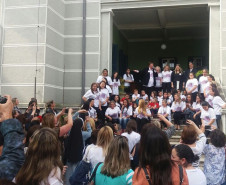 O Museu da Escola Paranaense, em parceria com o Museu Paranaense e a Secretaria Municipal de Educação, realiza até o dia 12 de fevereiro de 2017 a exposição “Desvendando Contextos: Educação Patrimonial na Pequena Infância”. A abertura foi nesta terça-feira (22), em Curitiba, e contou com a participação de cerca de trezentas pessoas.